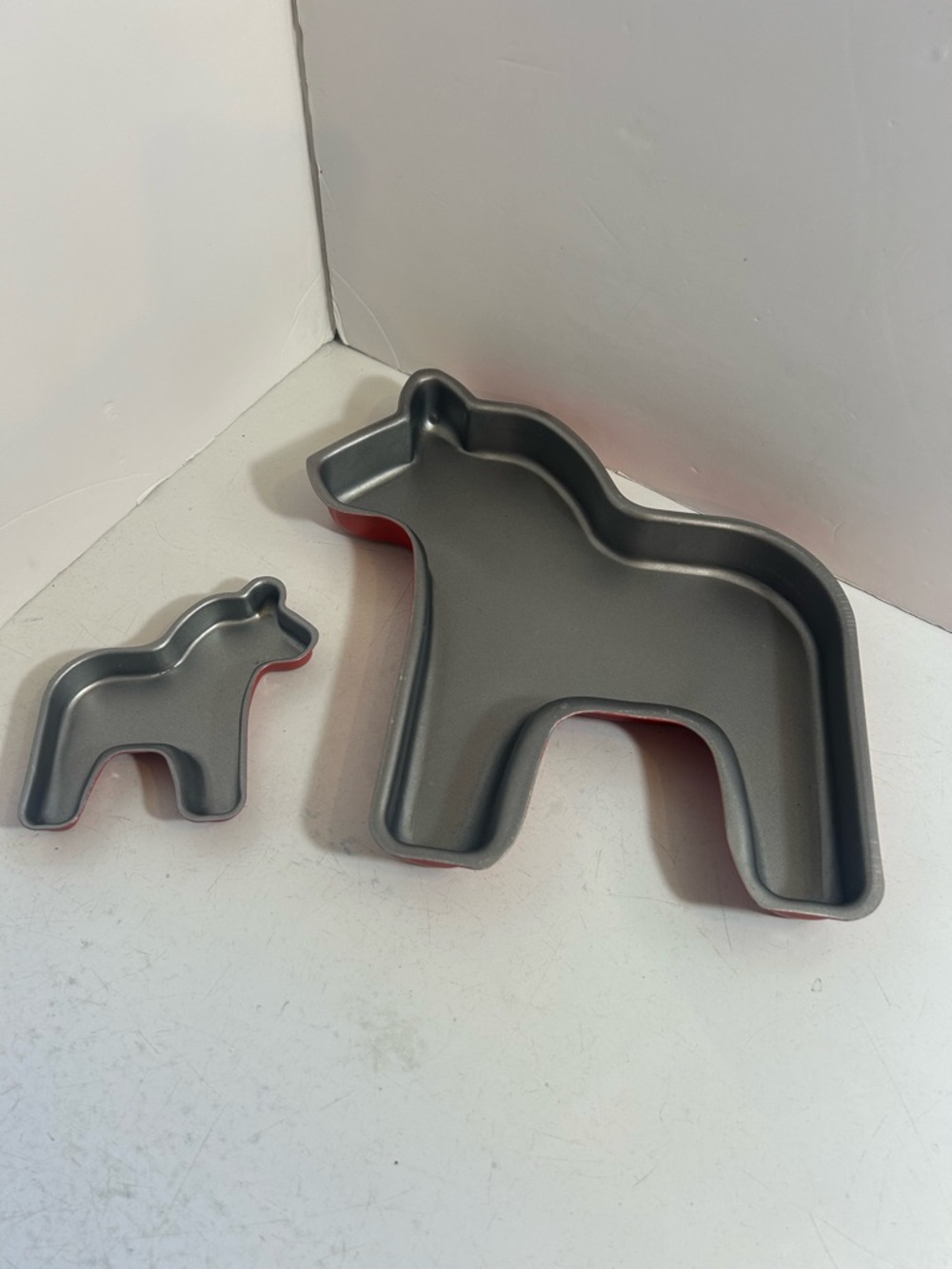 IKEA Dala red horse non stick cake pans baking moulds large and small‎ size